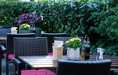 Griechisches Restaurant mit überdachter Terrasse